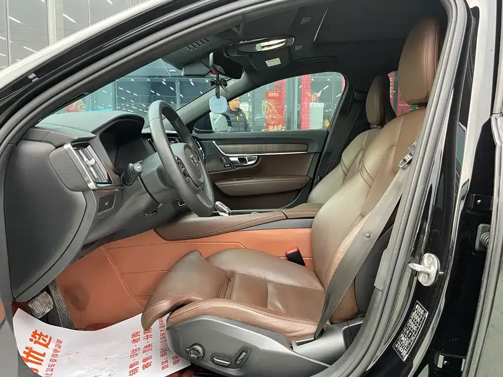Volvo S90 — фото 10