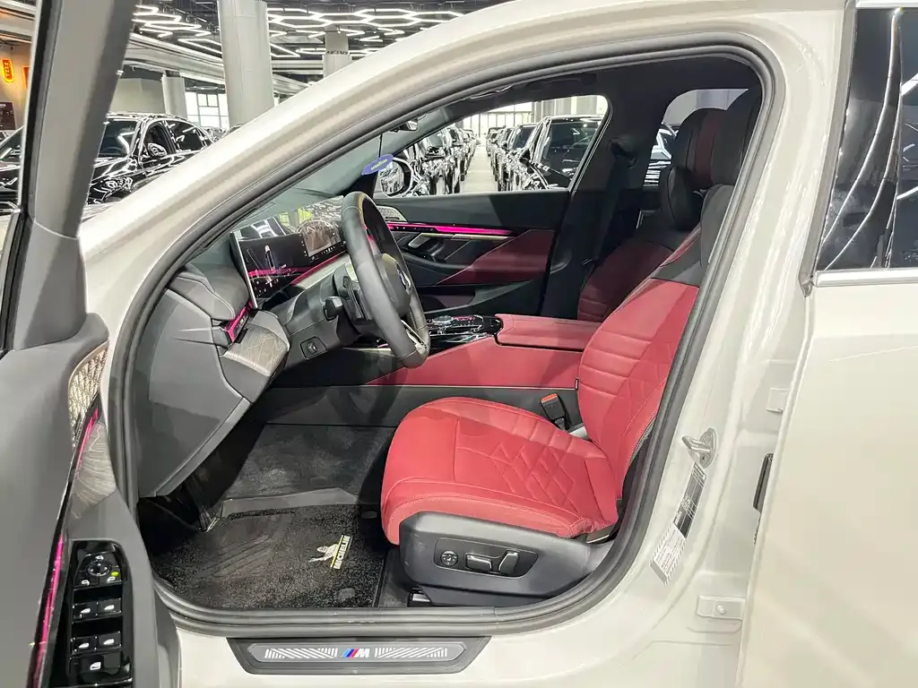 BMW 5 Series 2025 из CN, фото 2