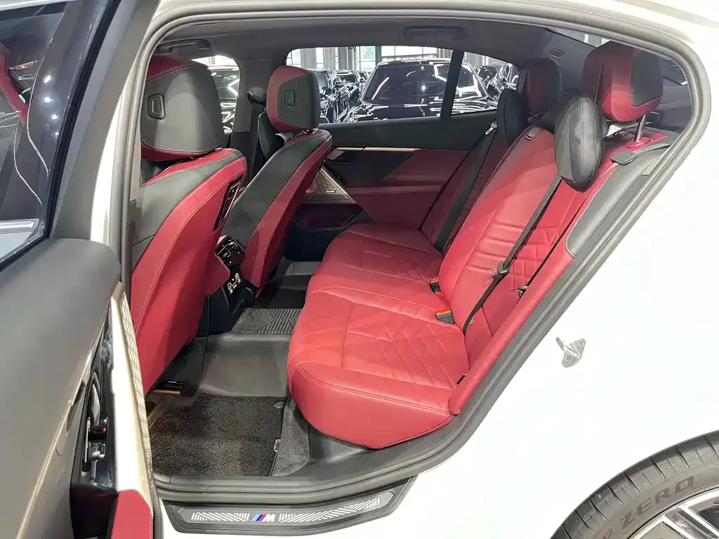 BMW 5 Series 2025 из CN, фото 9