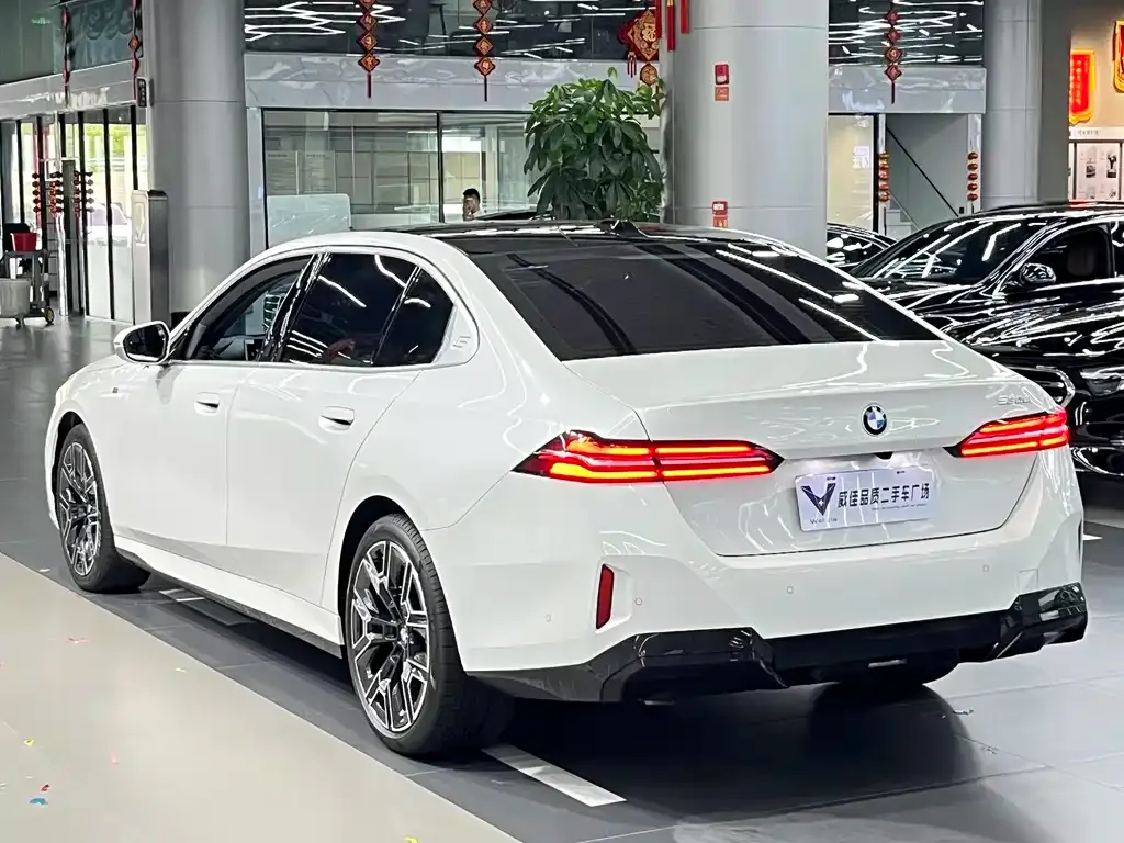 BMW 5 Series 2025 из CN, фото 4