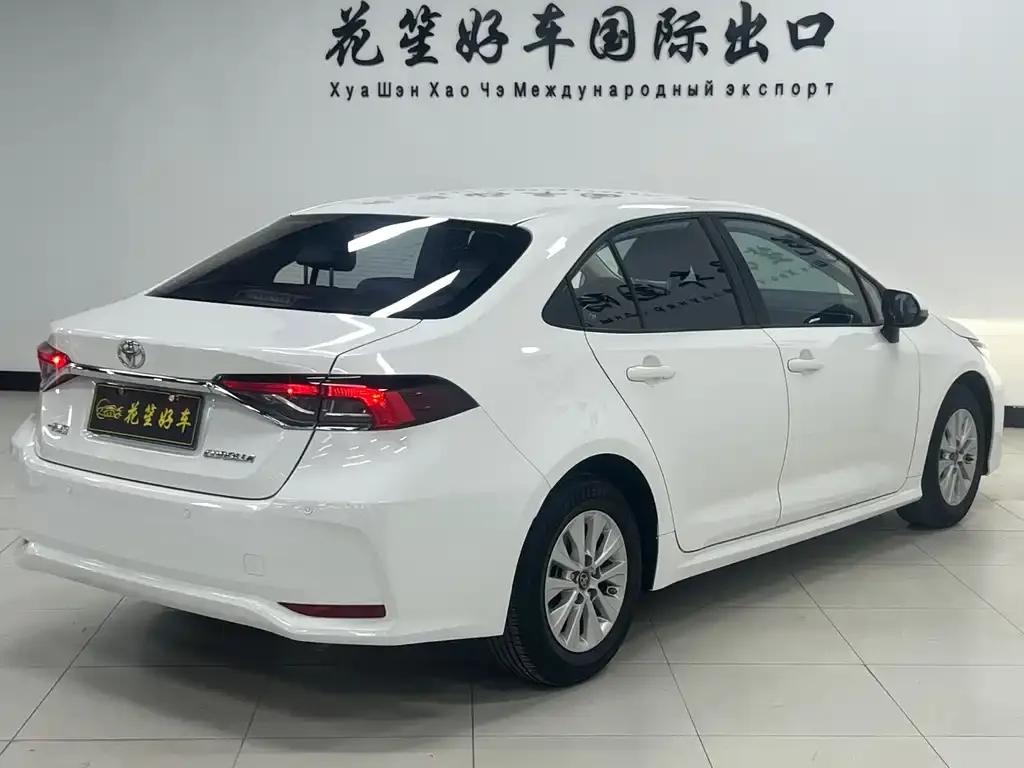 Toyota Corolla — фото 4