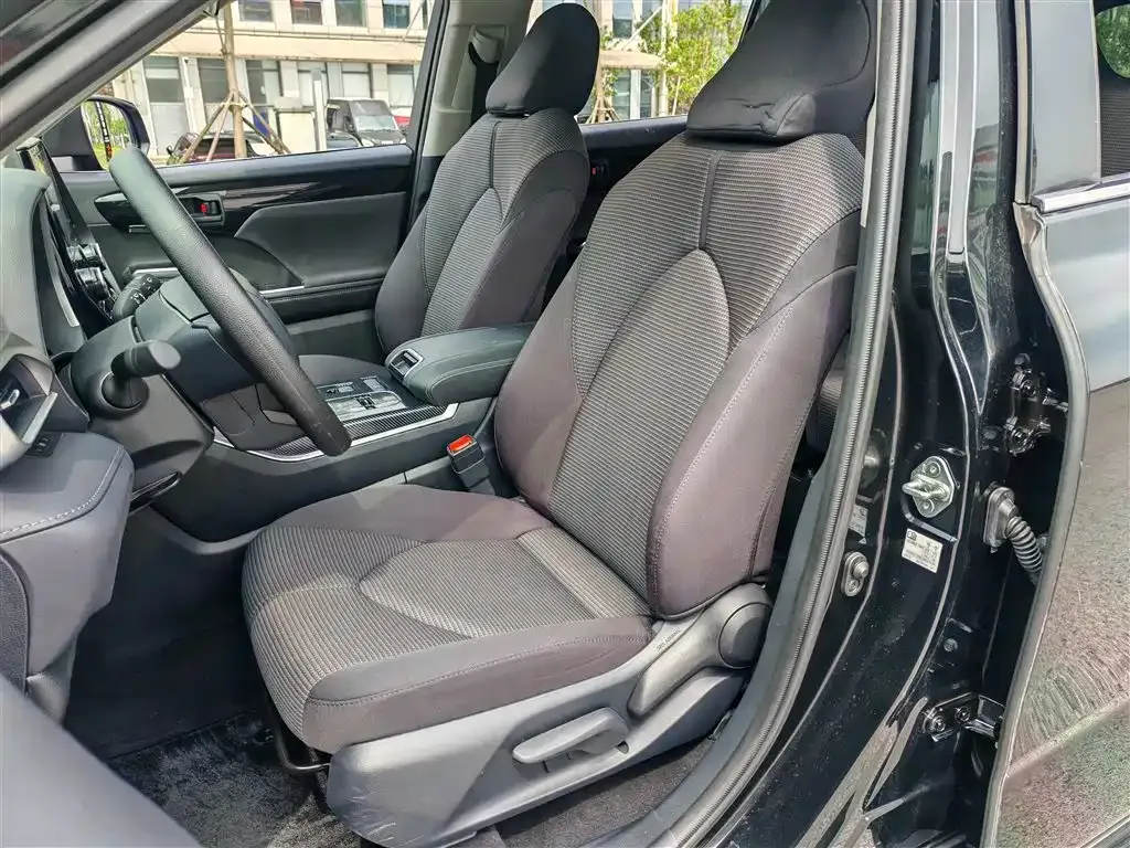 Toyota Highlander — фото 10