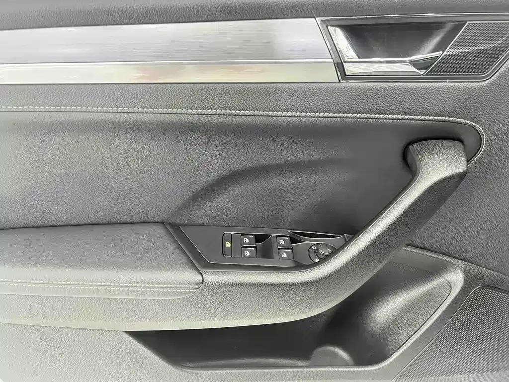 Skoda Superb — фото 10