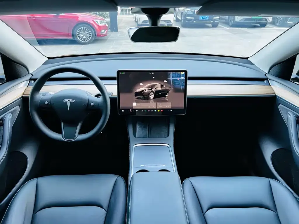 Tesla Model Y — фото 4