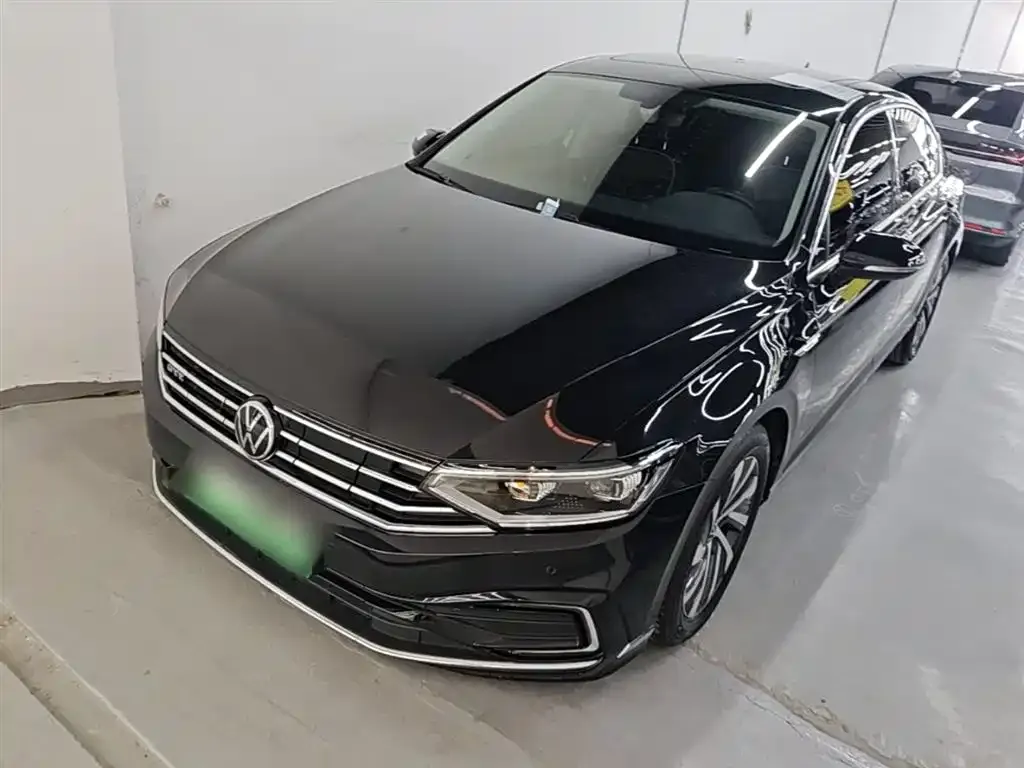 Volkswagen 迈腾插电混动 — фото 1