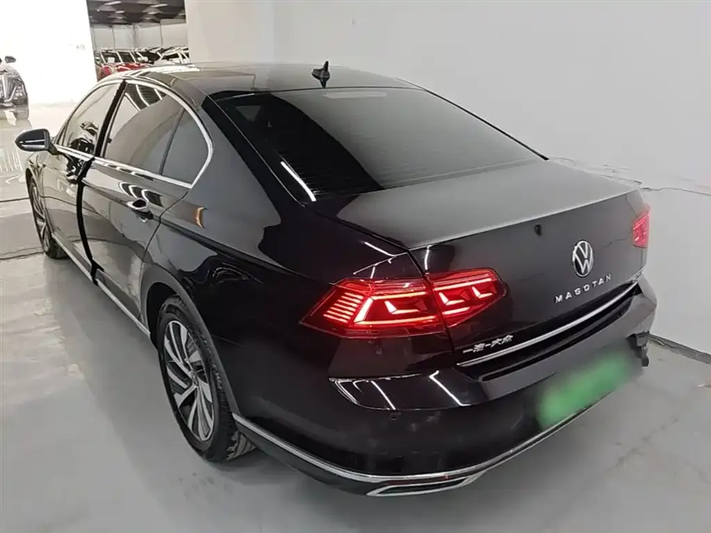 Volkswagen 迈腾插电混动 — фото 2