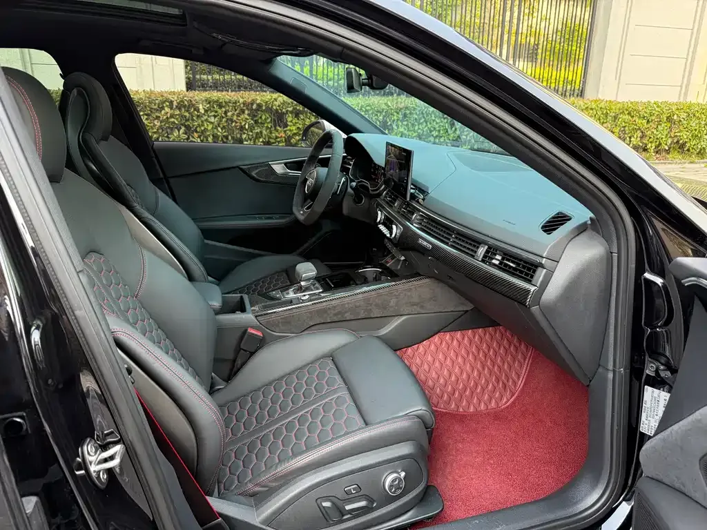 Audi RS 4 2023 из CN, фото 3