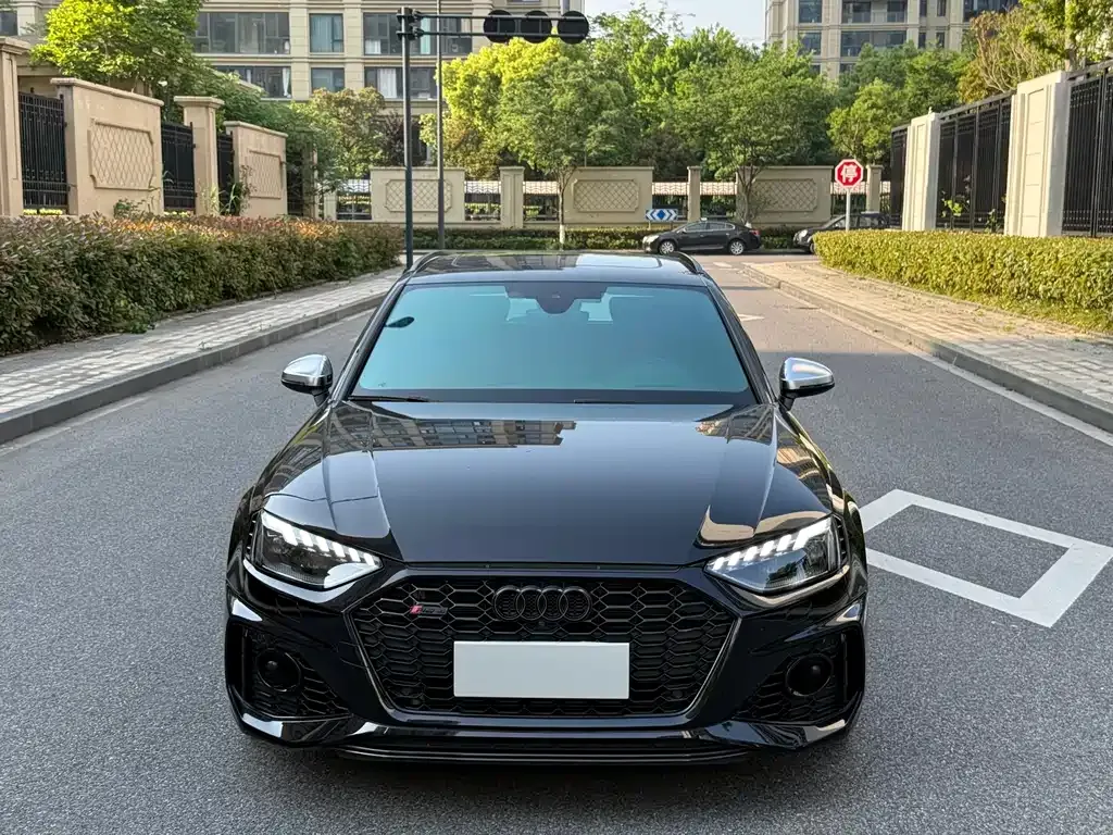 Audi RS 4 2023 из CN, фото 5