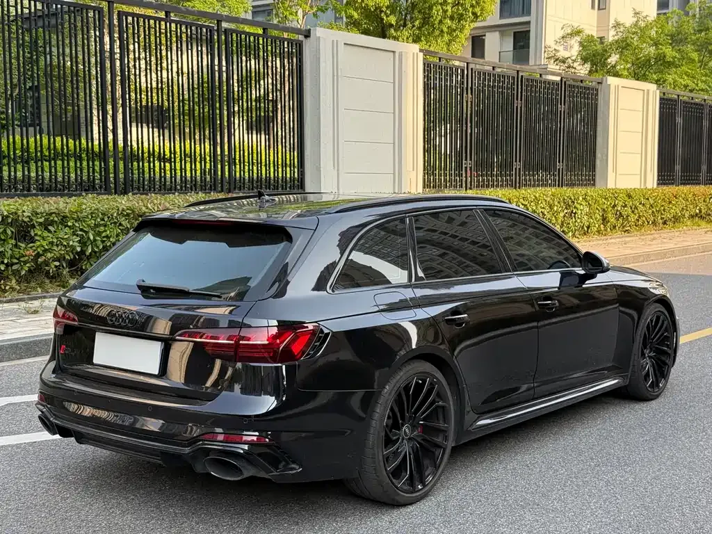Audi RS 4 2023 из CN, фото 9