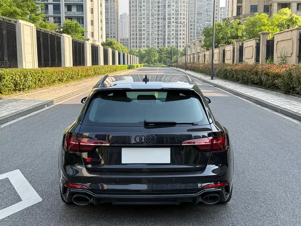 Audi RS 4 2023 из CN, фото 6