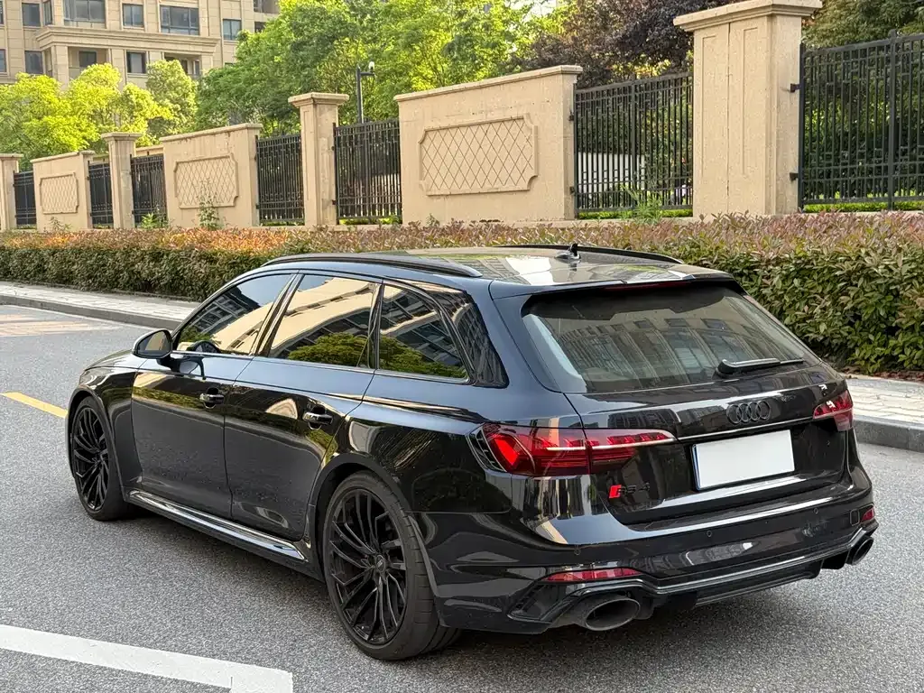 Audi RS 4 2023 из CN, фото 8