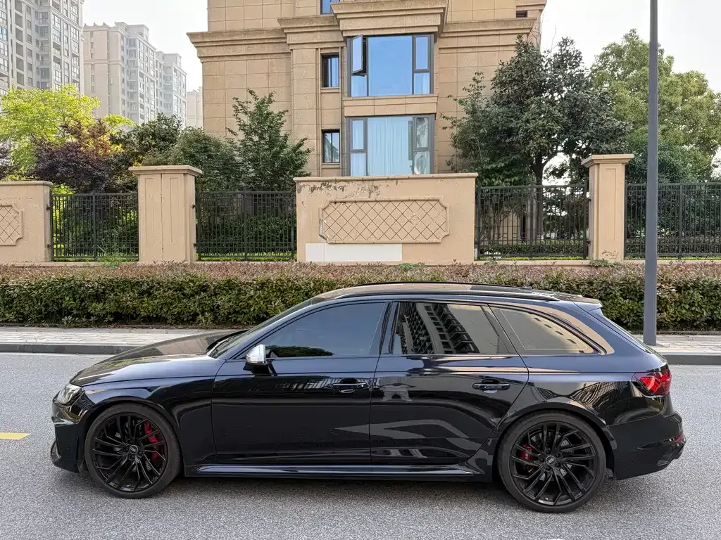 Audi RS 4 2023 из CN, фото 7