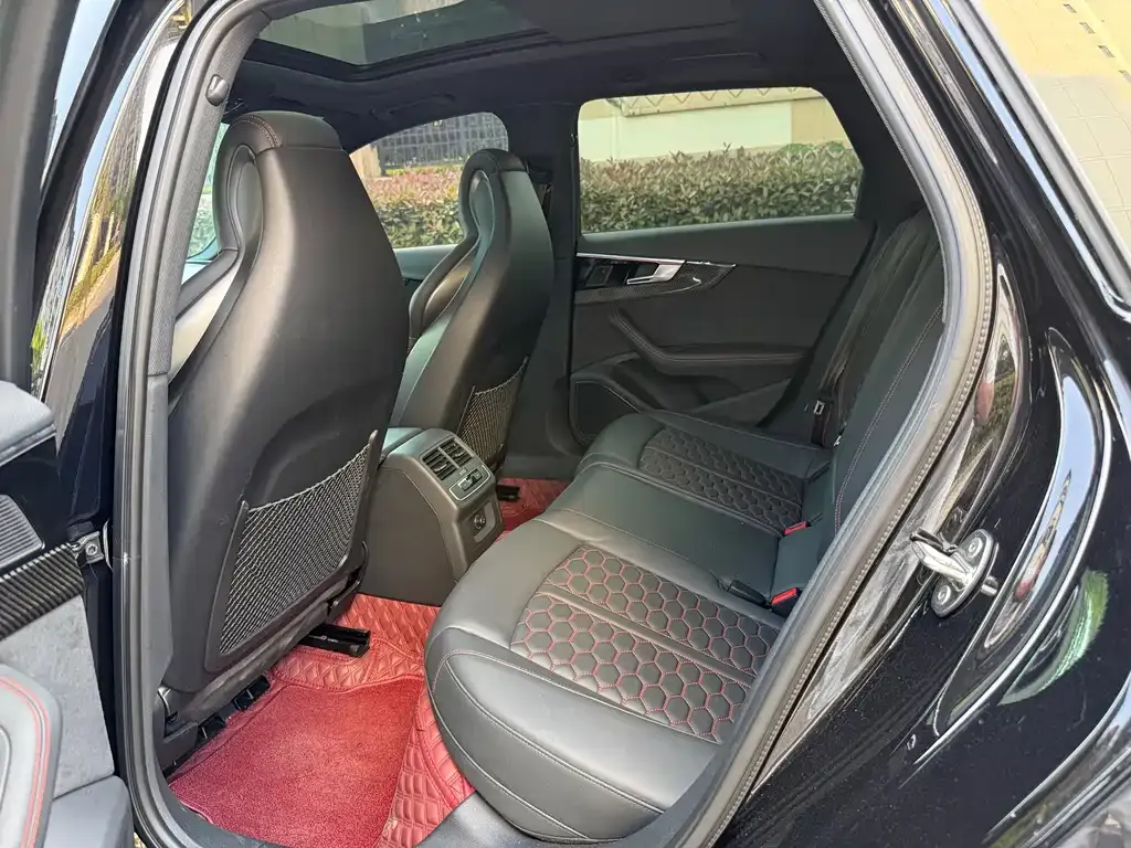 Audi RS 4 2023 из CN, фото 2