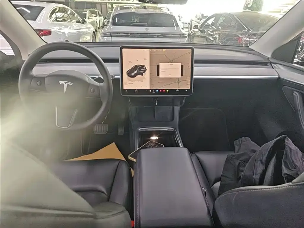 Tesla Model Y — фото 3