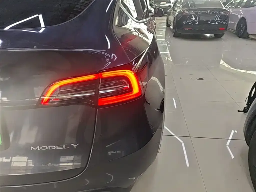 Tesla Model Y — фото 4