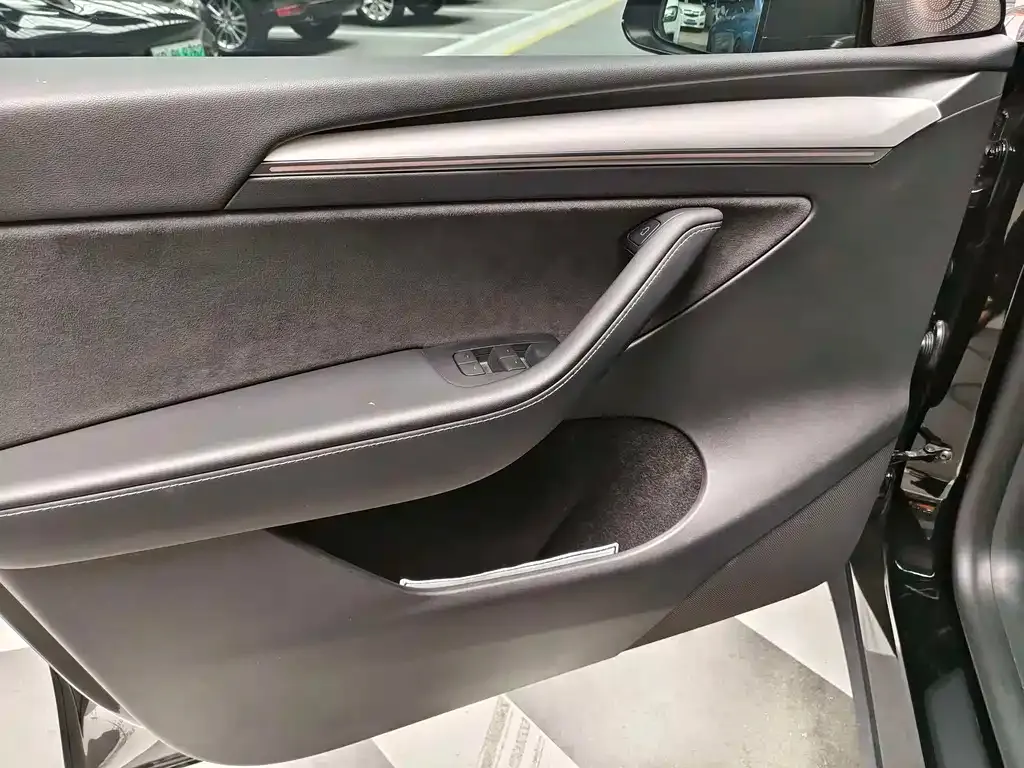 Tesla Model Y 2023 из CN, фото 8