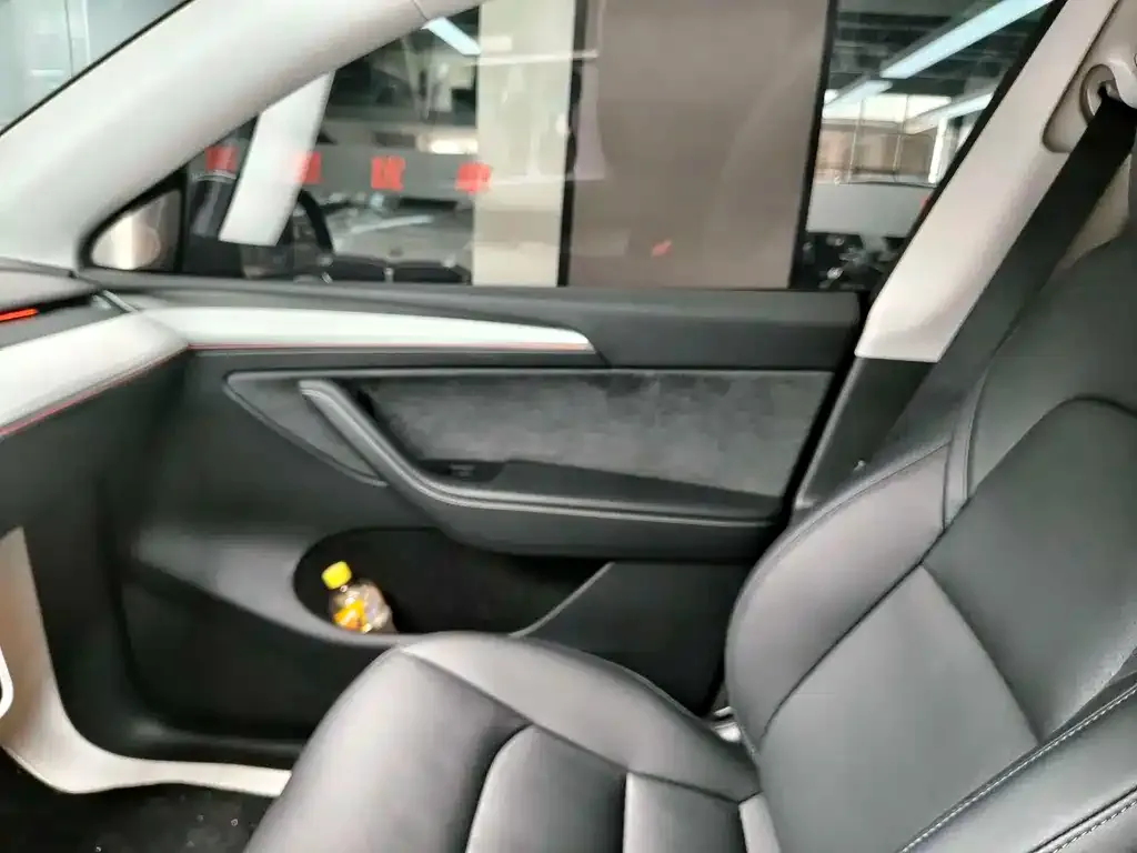 Tesla Model Y 2023 из CN, фото 3
