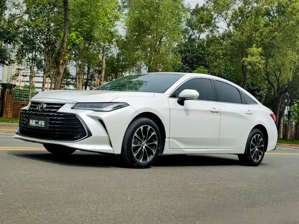 Toyota Avalon — фото 1