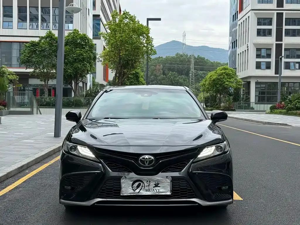 Toyota Camry — фото 6