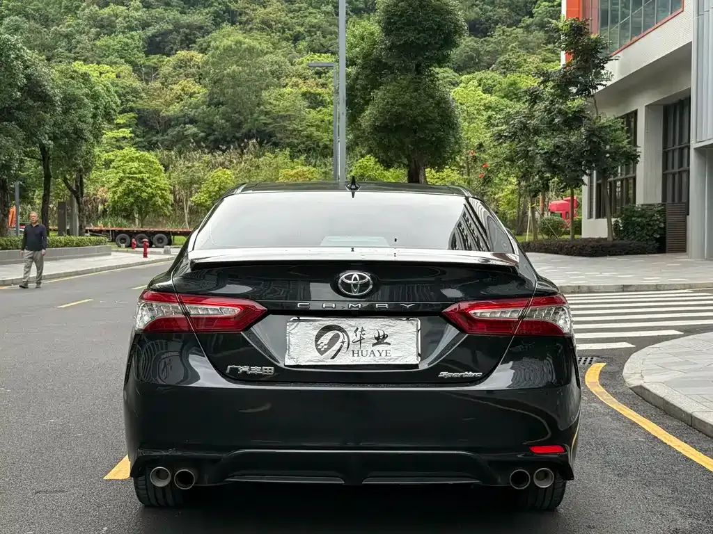 Toyota Camry — фото 7