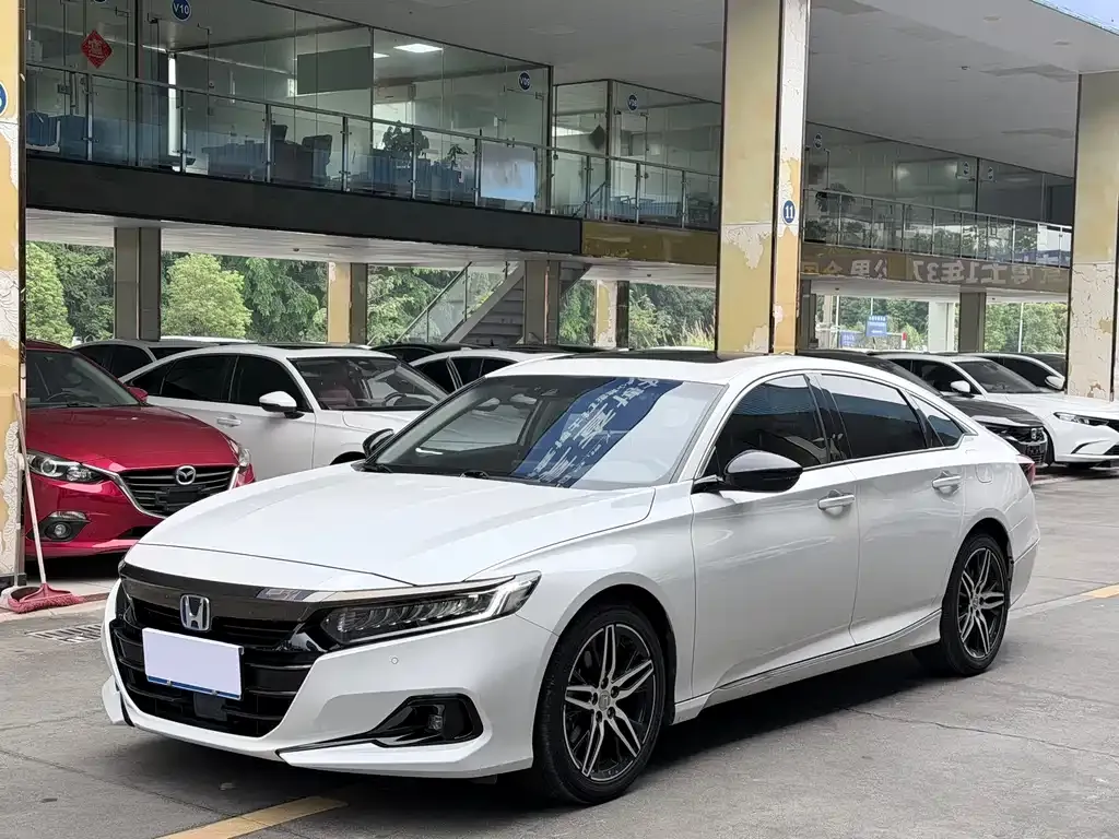 Honda Accord — фото 1