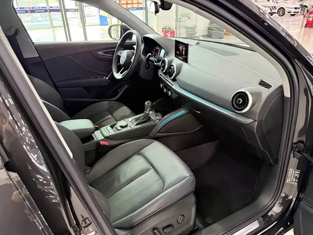 Audi Q2L 2023 из CN, фото 6
