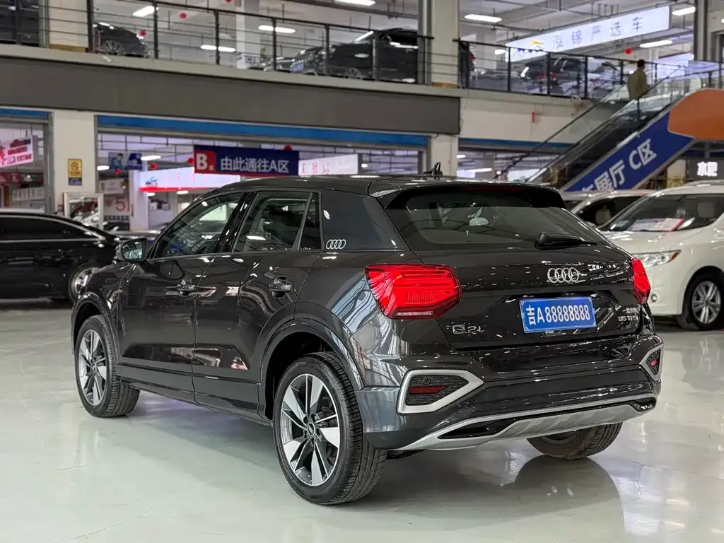 Audi Q2L 2023 из CN, фото 7
