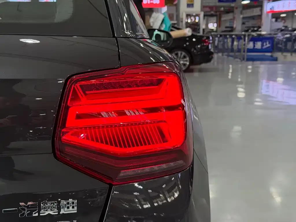 Audi Q2L 2023 из CN, фото 2