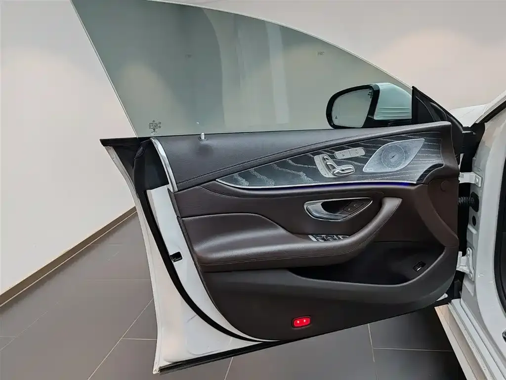 Mercedes-Benz CLS — фото 8