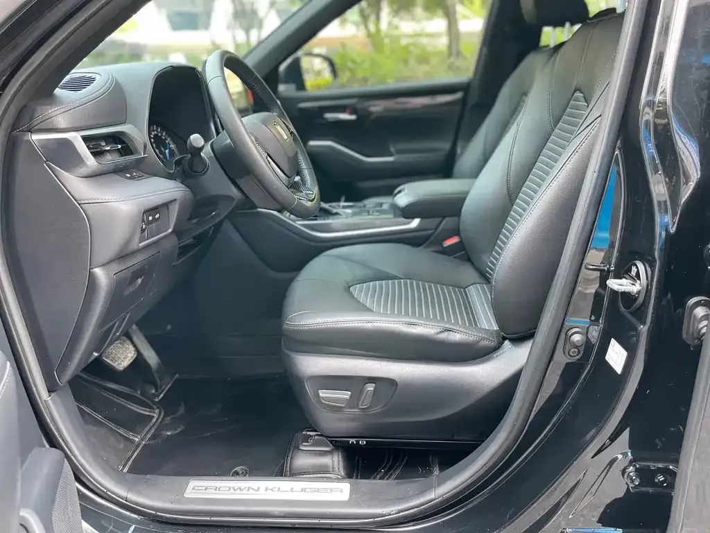 Toyota Crown Kluger 2023 из CN, фото 9