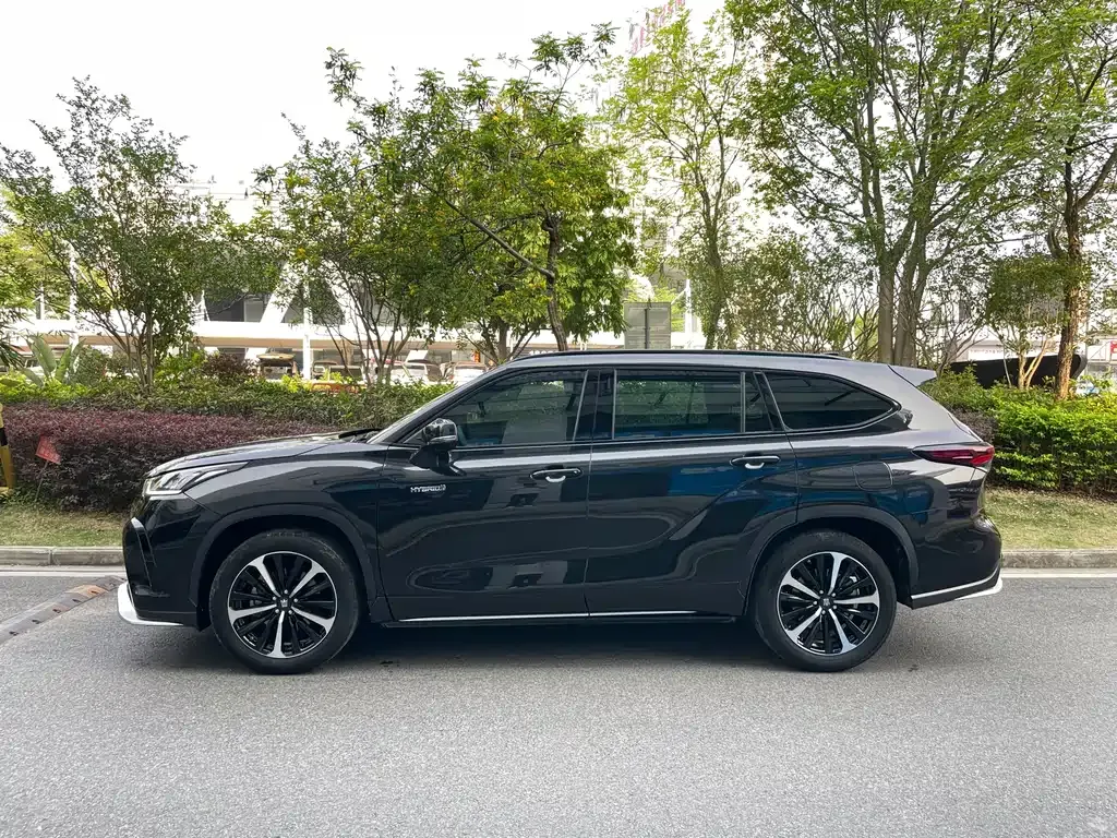 Toyota Crown Kluger 2023 из CN, фото 7