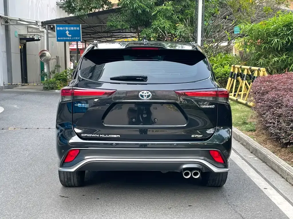 Toyota Crown Kluger 2023 из CN, фото 4