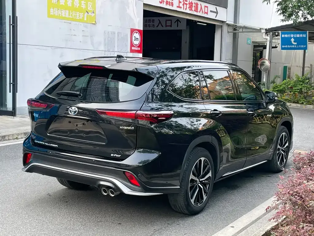 Toyota Crown Kluger 2023 из CN, фото 2