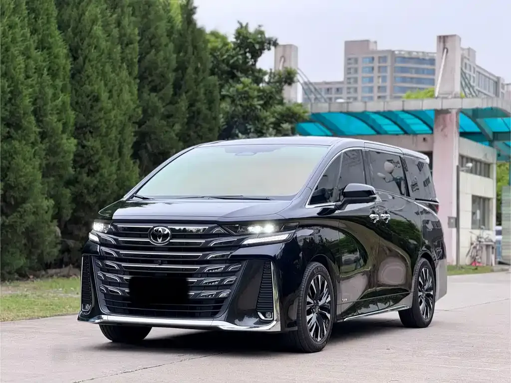 Toyota Vellfire — фото 1