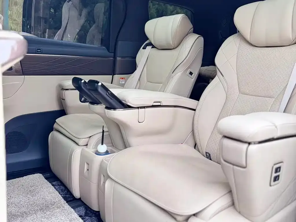 Toyota Vellfire — фото 3