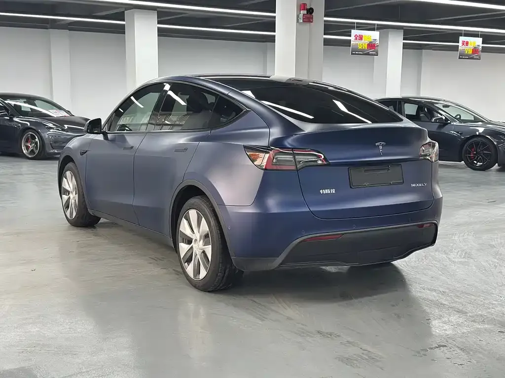 Tesla Model Y — фото 9