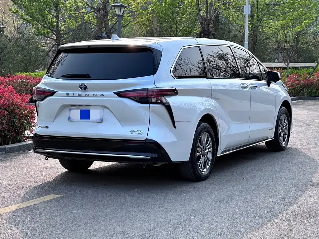 Toyota Sienna — фото 7