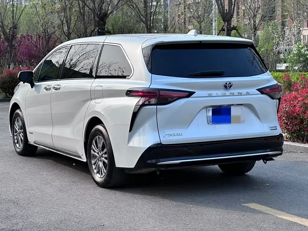 Toyota Sienna — фото 6