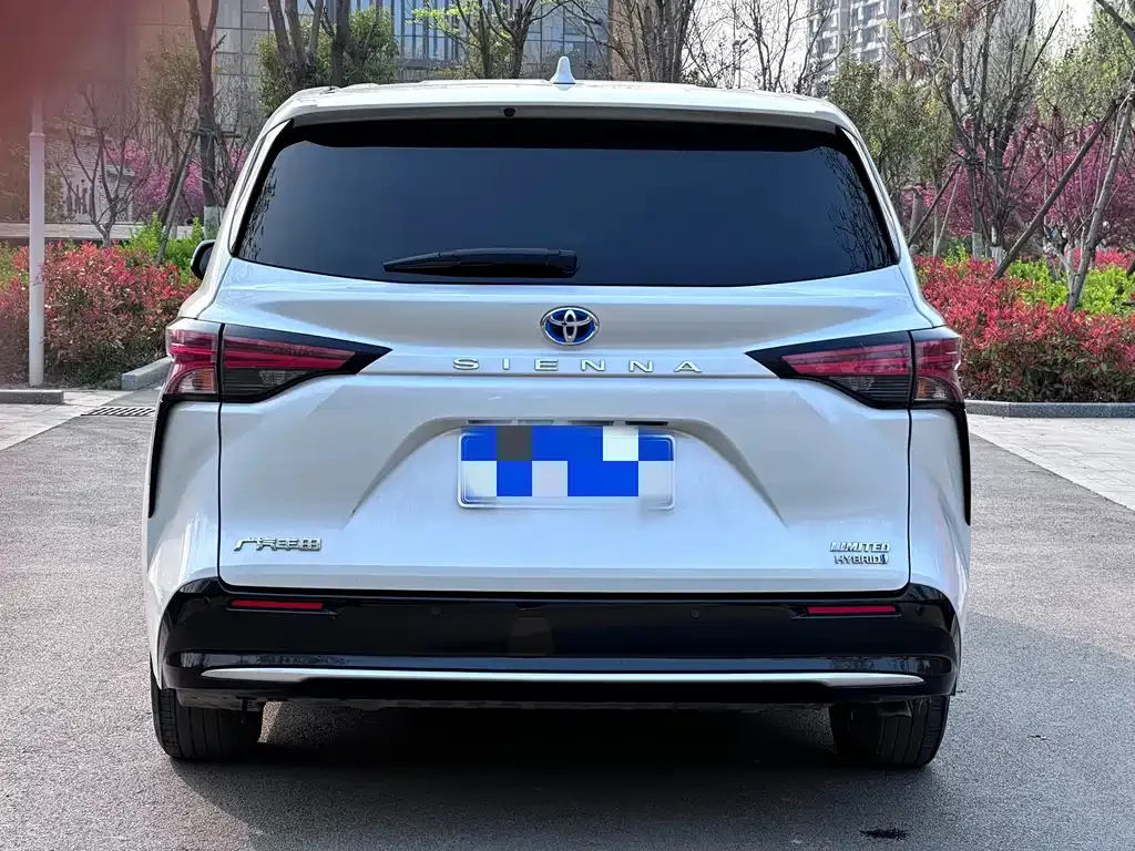 Toyota Sienna — фото 5