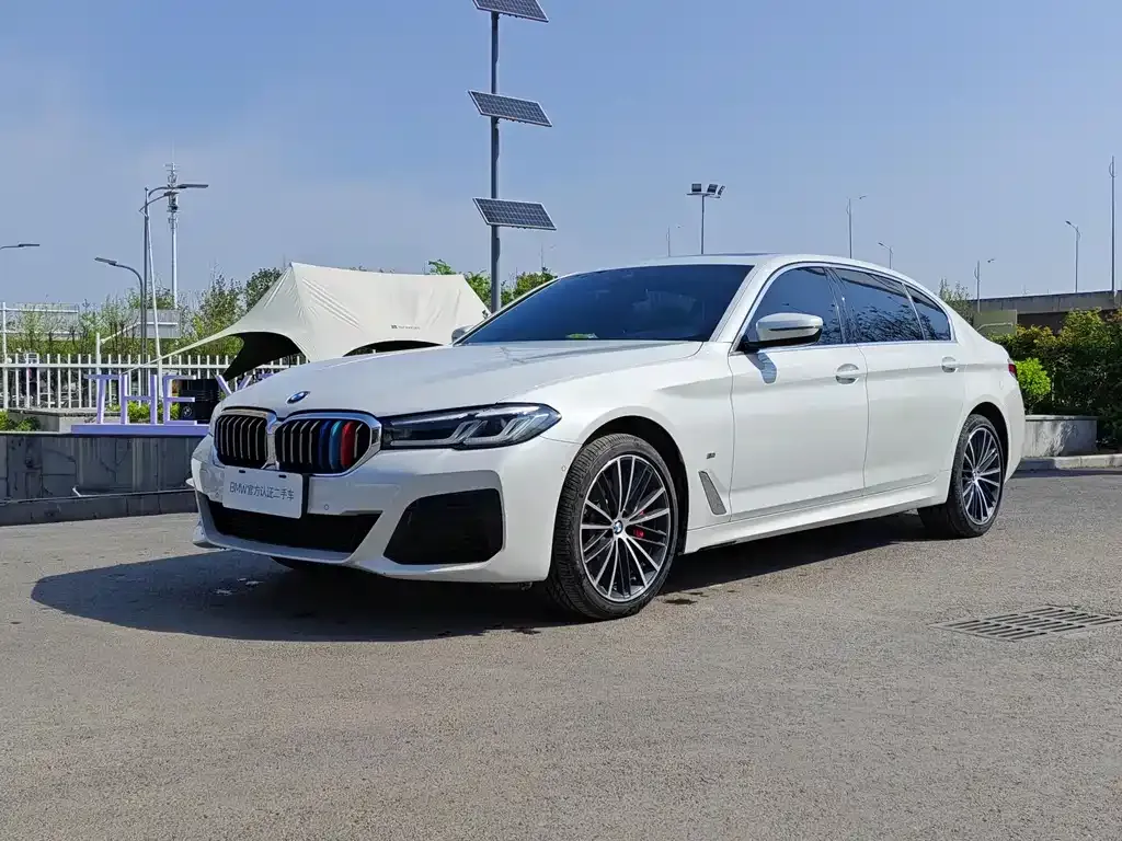 BMW 5 Series — фото 1
