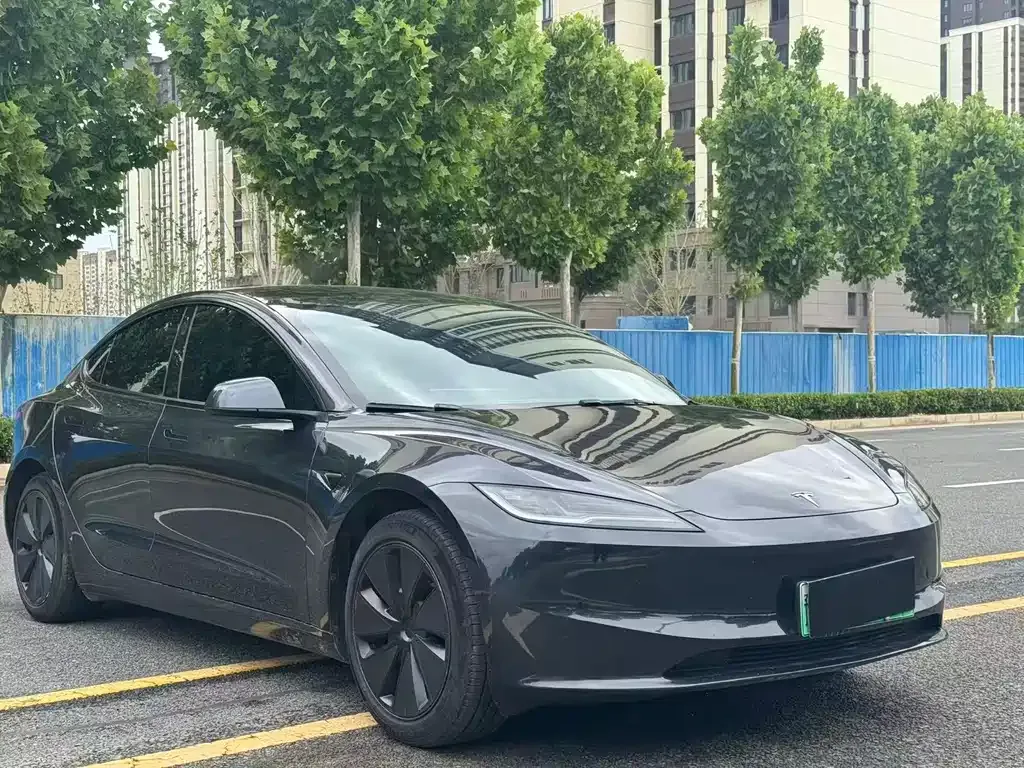 Tesla Model 3 — фото 8