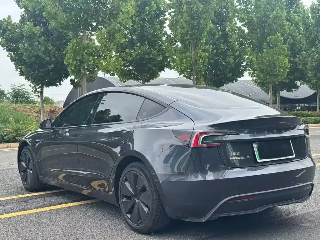 Tesla Model 3 — фото 7