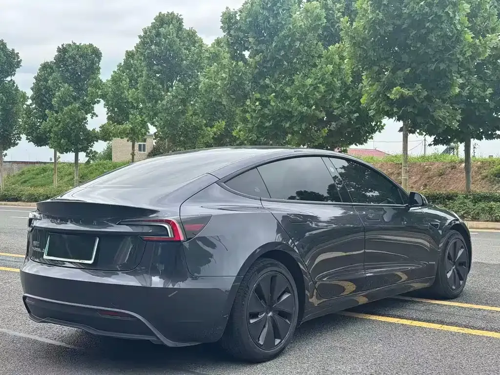 Tesla Model 3 — фото 5