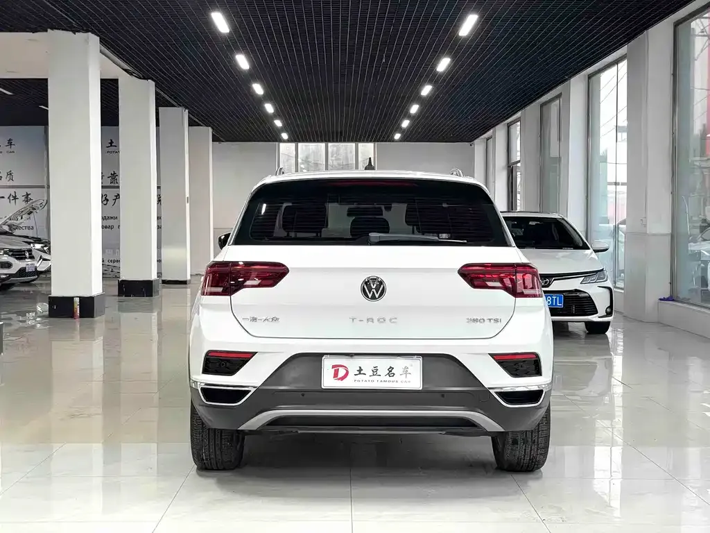 Volkswagen T-Roc — фото 6