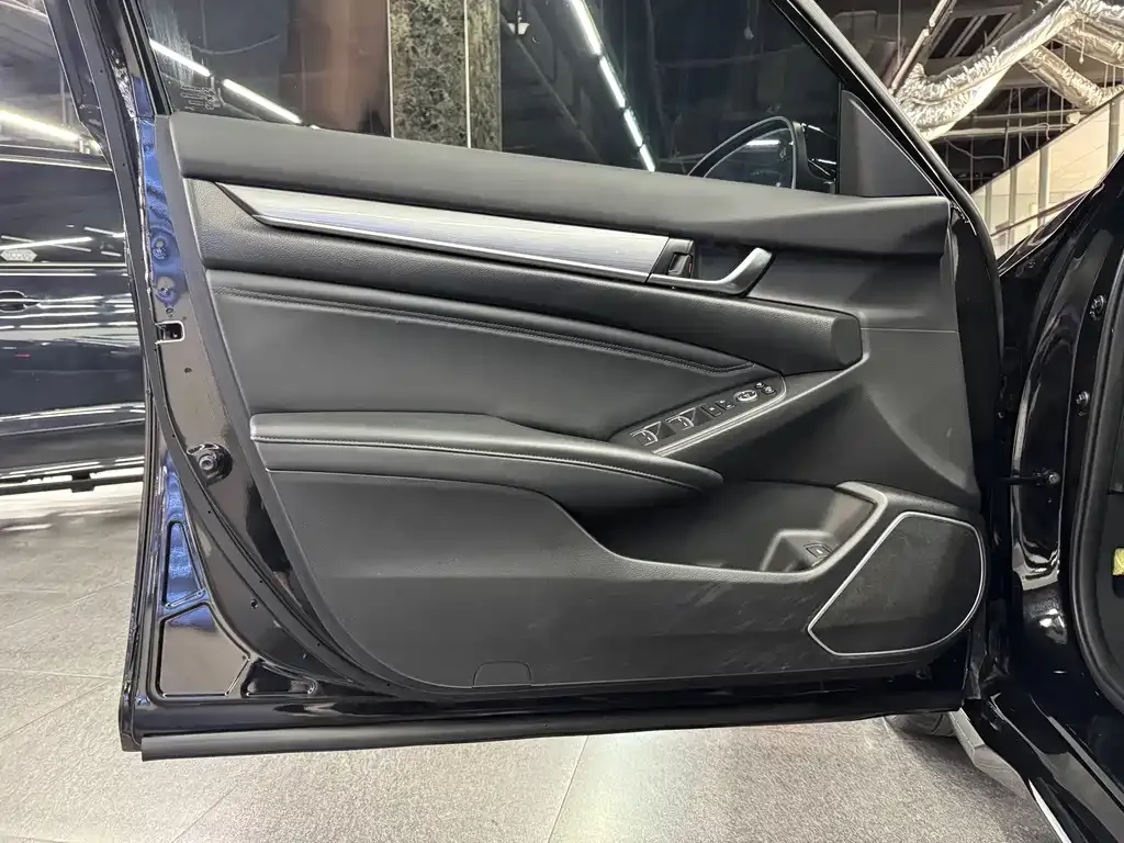 Honda Accord — фото 10