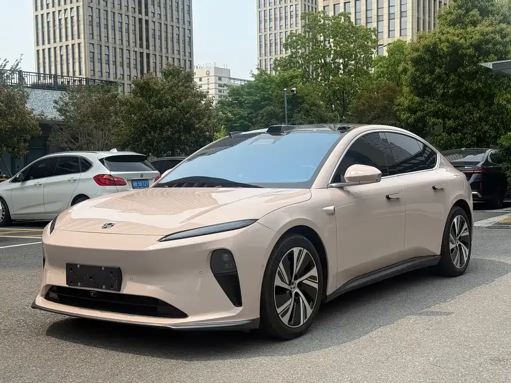 NIO ET5