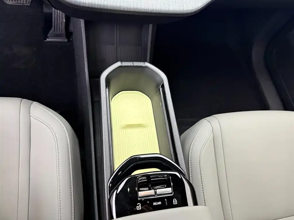 Volvo EX30 2024 из CN, фото 3