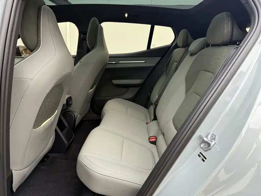 Volvo EX30 2024 из CN, фото 6
