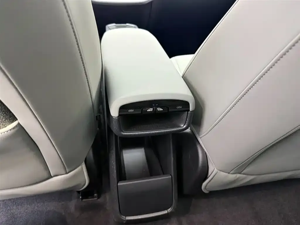 Volvo EX30 2024 из CN, фото 7