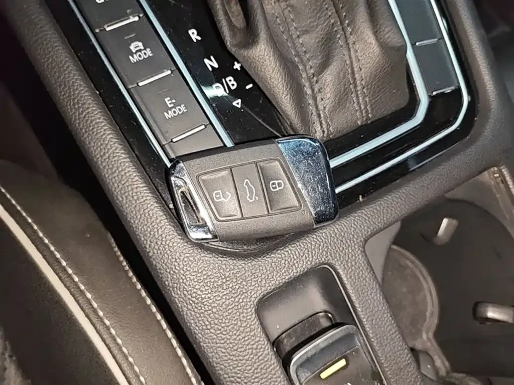 Volkswagen Magotan GTE PHEV 2023 из CN, фото 7
